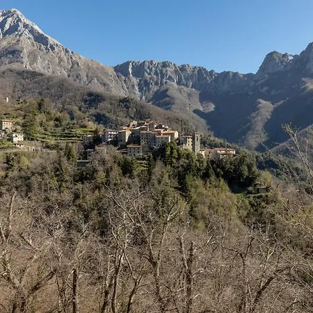 Beautiful In Volegno With Kitchen Holiday home
