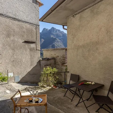 Beautiful In Volegno With Kitchen